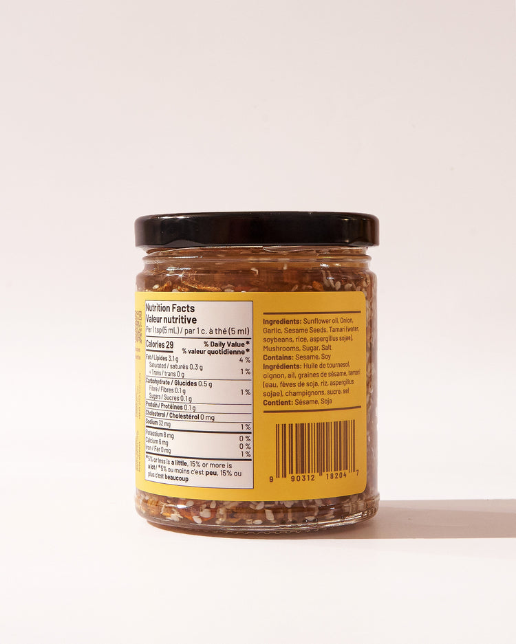 The back of a Super Magic Taste Yummy Crisp jar showing nutrition facts and ingredients: sunflower oil, onion, garlic, sesame, tamari and mushrooms.